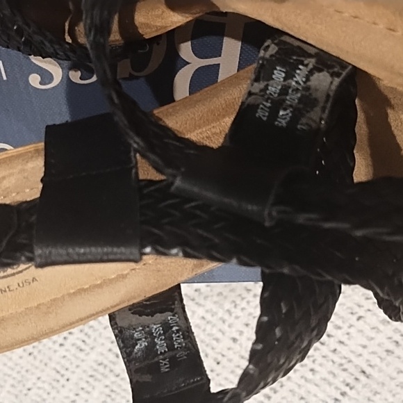 G.H. Bass Co. "Sadie" Heels - Size 7.5 - Picture 6 of 15